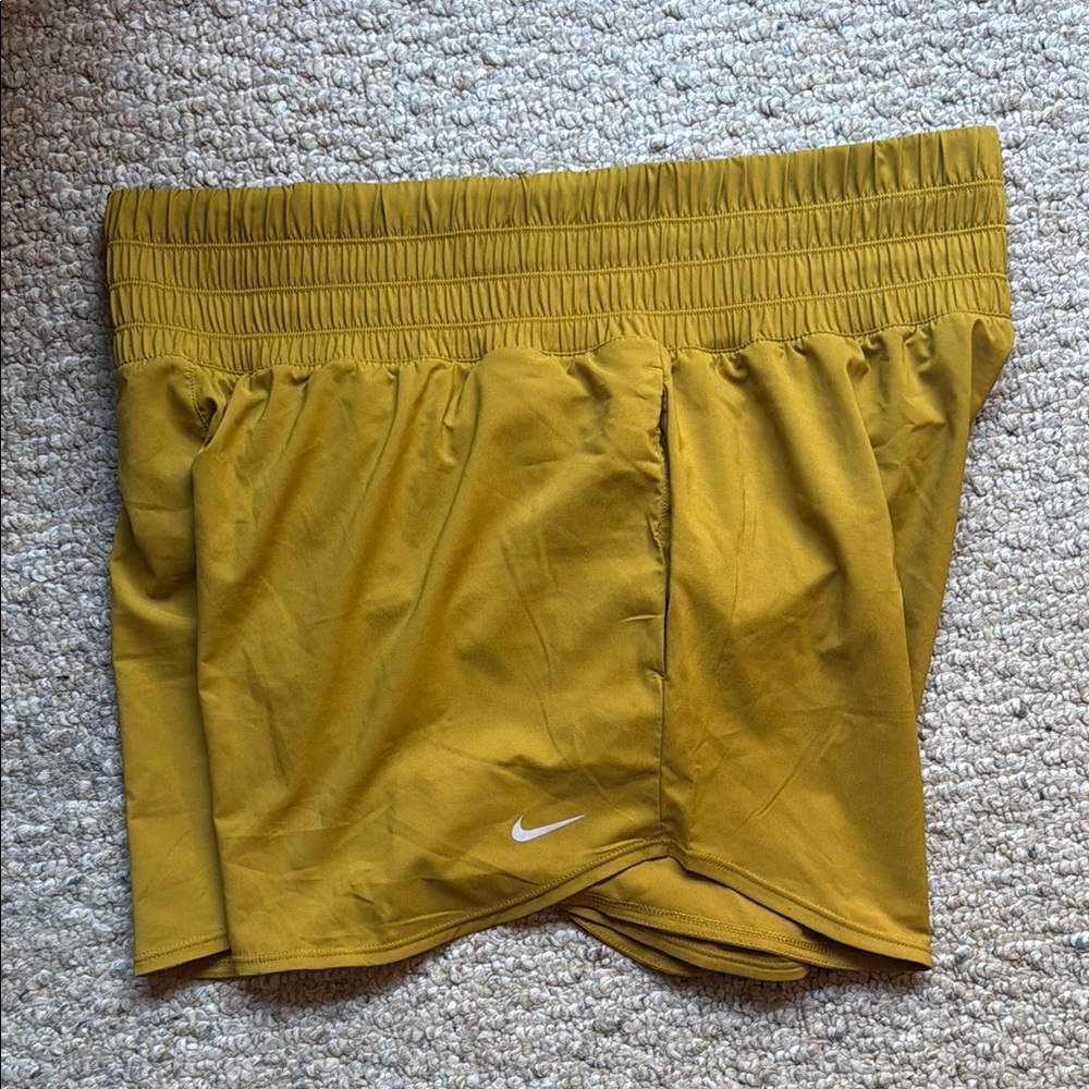 NIKE Women's Athletic Shorts Size XL - Picture 6 of 16